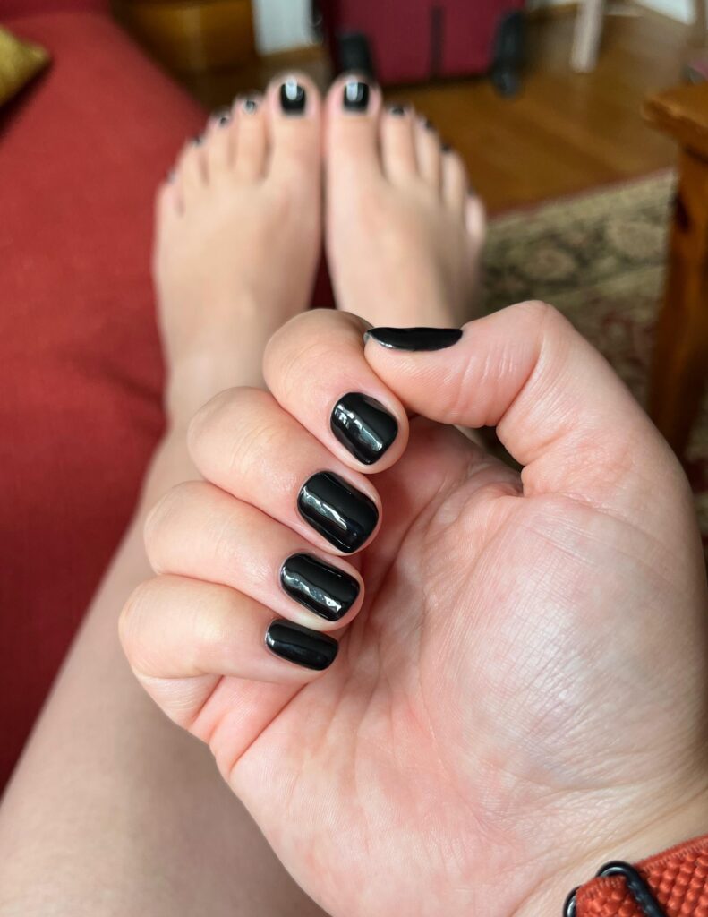 Black Toenail Polish: Bold Style Beyond the Ordinary